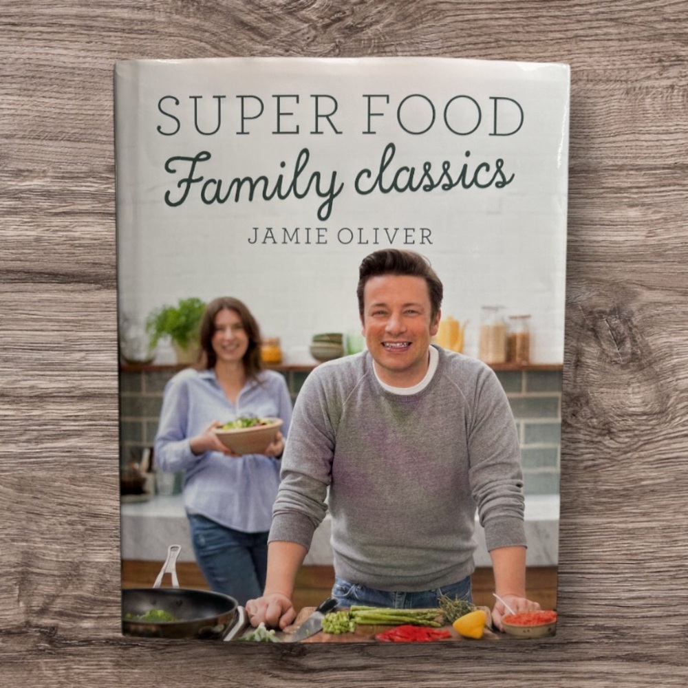 4/$20 Super Food Family Classics Cookbook by Jamie Oliver 2016 Edition